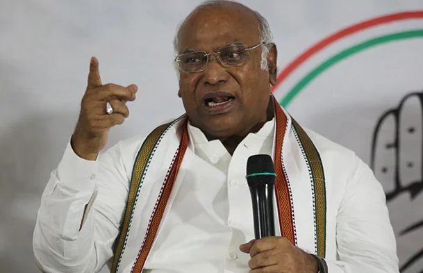 Kharge Targets BJP-ECI: Alleges Conspiracy to Disenfranchise 8 Crore Voters!